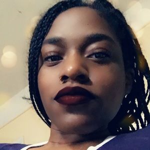 Meet your Posher, Leona